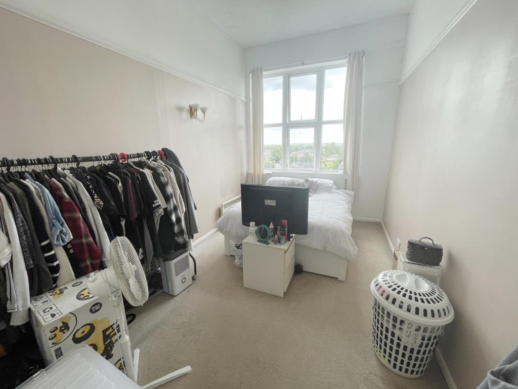 Lot: 24 - TOP FLOOR FLAT FOR INVESTMENT OR OWNER-OCCUPATION - Main bedroom from hallway